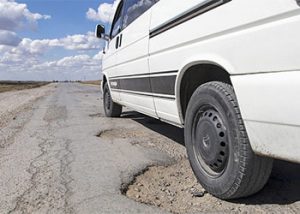 Ban Mobil Dibuat Bergerigi Ban Mobil Dibuat Bergerigi